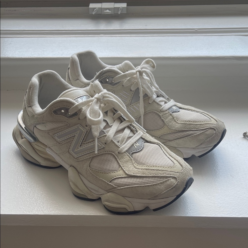 New Balance White and Gray Women's Sneakers